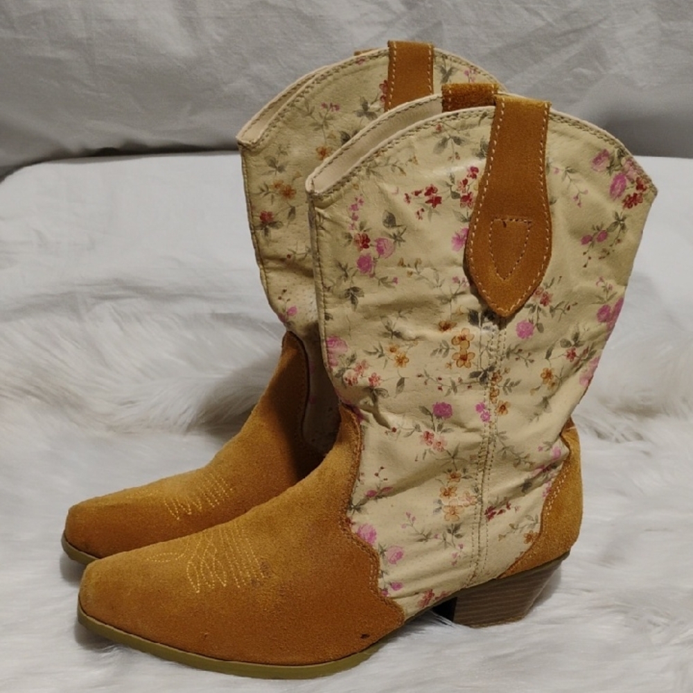 (#201) SALE! Santa Fe Boot Co. Leather Heeled Boots WFloral Design Sz.9